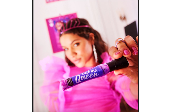 Unleash Your Inner Royalty with 'Call me Queen' Dramatic False Lash Effect Mascara by essence