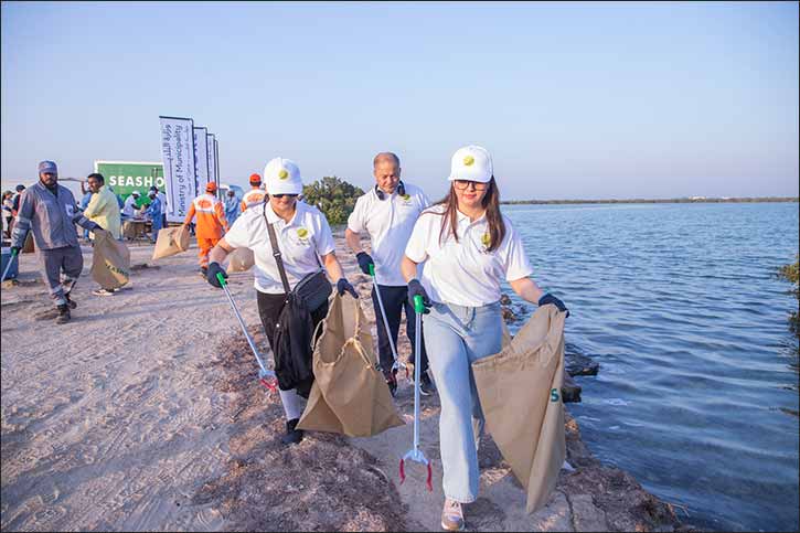 Al Meera organizes a clean-up campaign at Umraih Beach in Al-Khor celebrating World Cleanup Day
