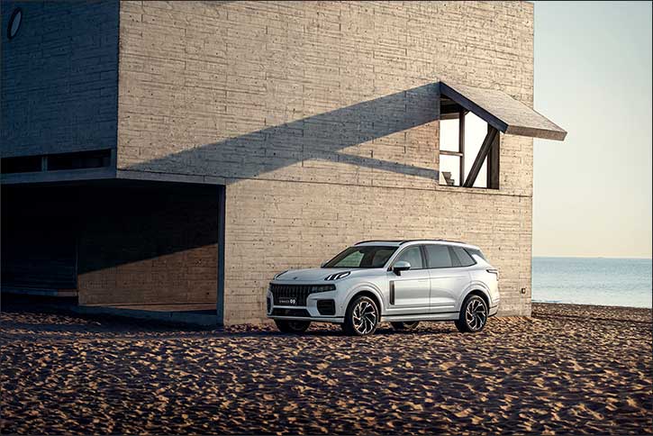 Lynk & Co 09...the ultimate luxury SUV for business or leisure