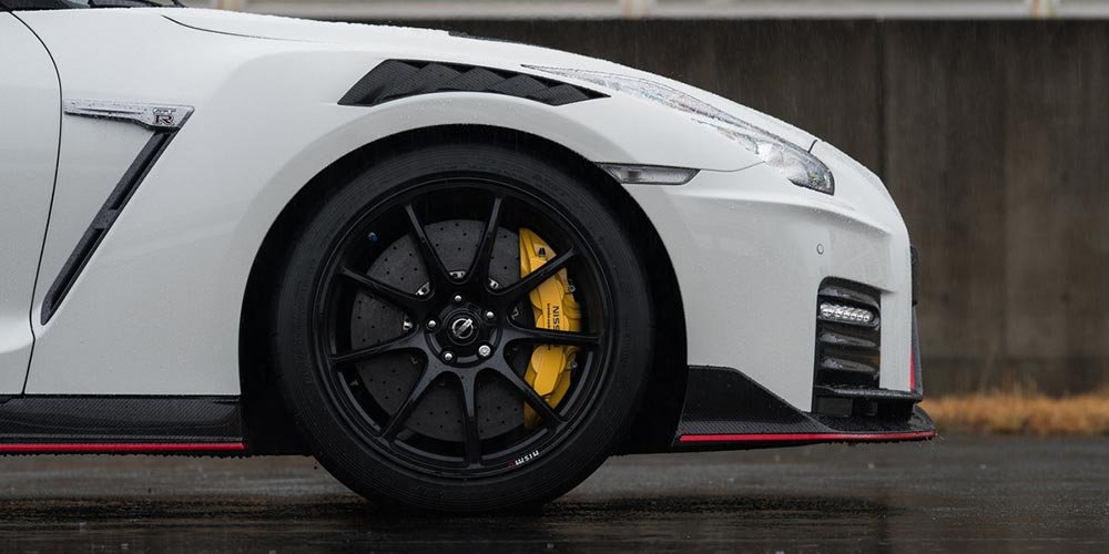 NISSAN REVEALS THE DESIGN CODE BEHIND ITS HIGH-PERFORMANCE BRAKE CALIPER COLORS